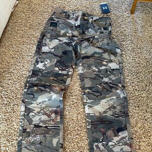 Under Armour camo pants NWT 30/34